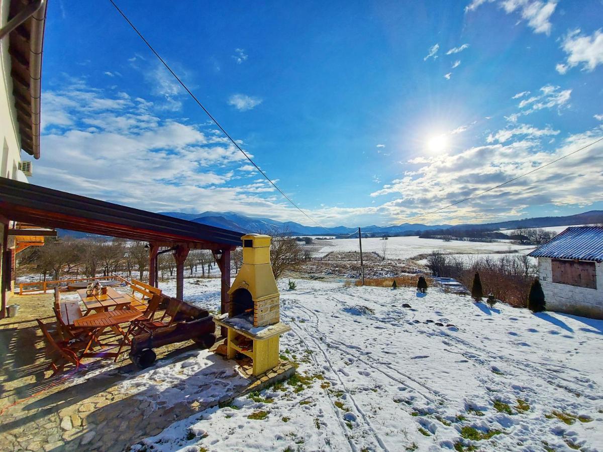 Peter'S Pine Cottage Korenica Bagian luar foto