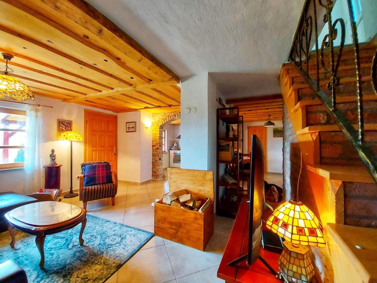 Peter'S Pine Cottage Korenica Bagian luar foto