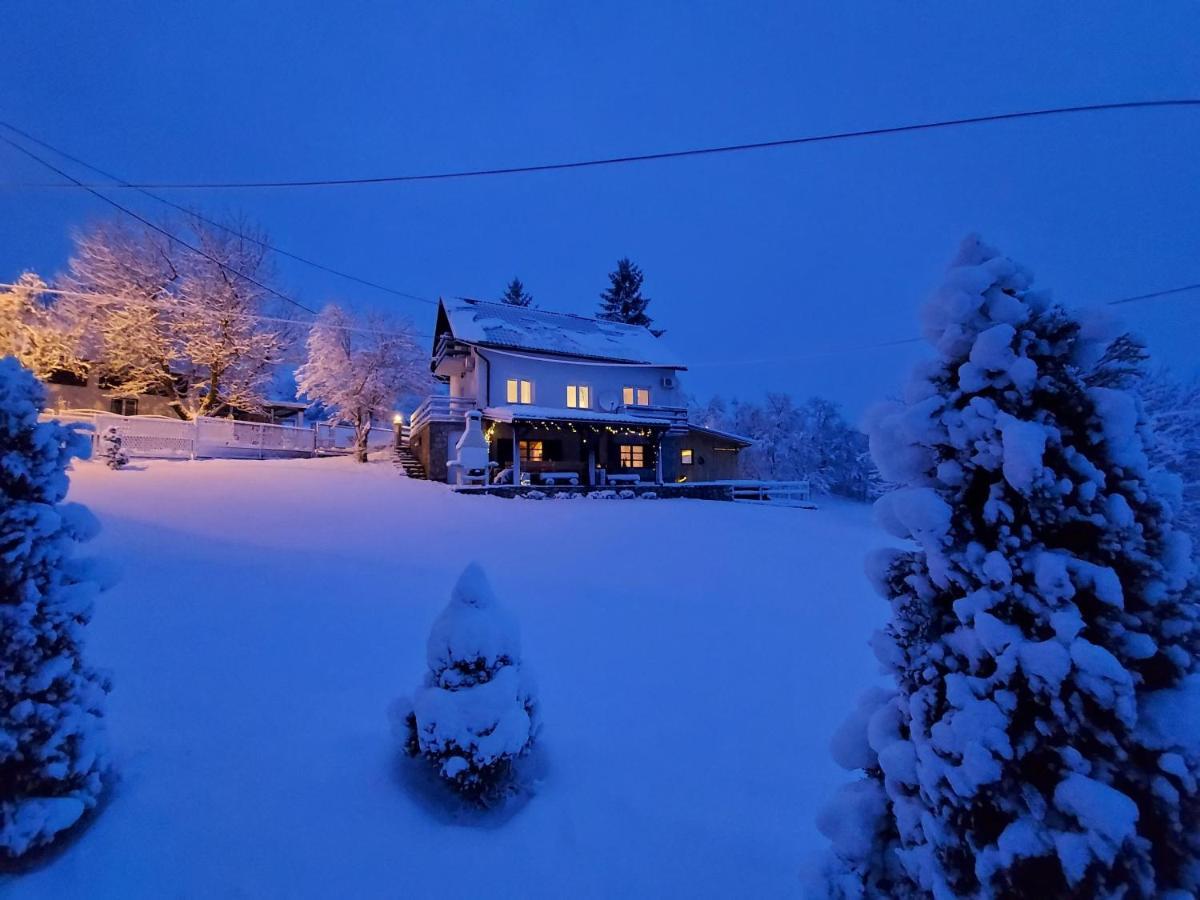 Peter'S Pine Cottage Korenica Bagian luar foto