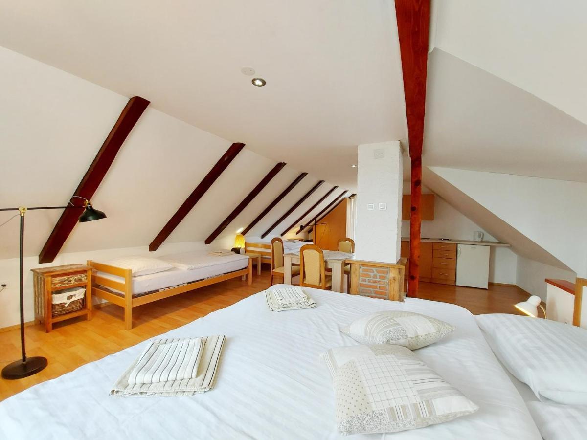 Peter'S Pine Cottage Korenica Bagian luar foto