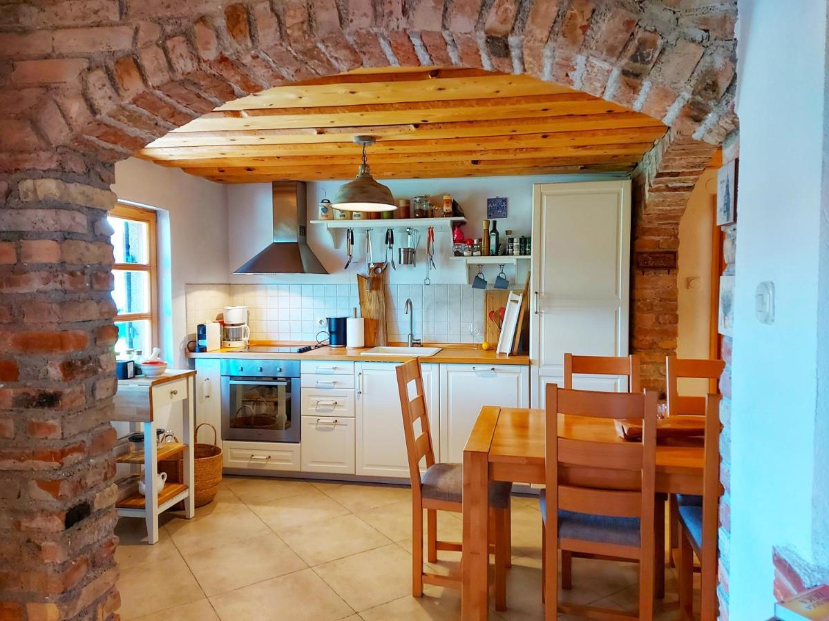 Peter'S Pine Cottage Korenica Bagian luar foto